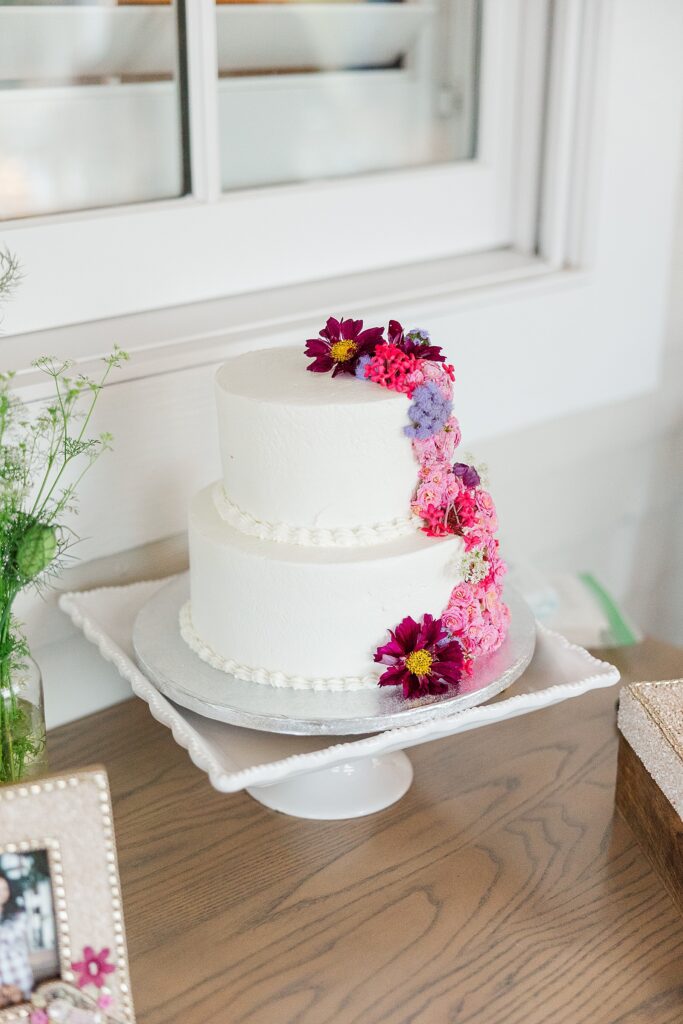 Wedding cake with pink flowers.